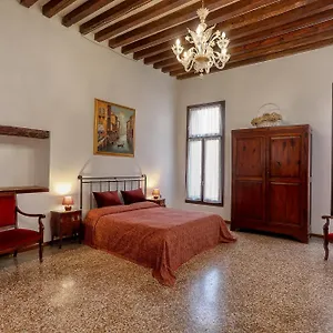 Flat With Canal View Near San Marco Venice